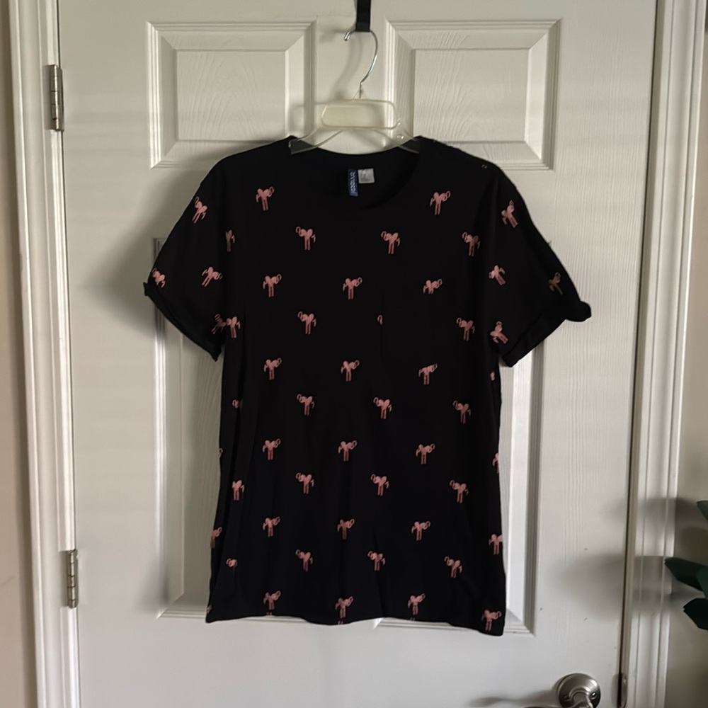 H&M short sleeve pocket tee navy blue with pink flamingos